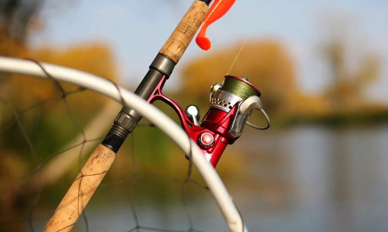 Reel in the Fun: Fishing Pole Rentals for Pier or Surf Fishing – 1 Day or 7 Days