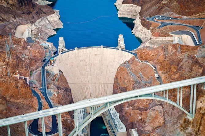 Las Vegas to Hoover Dam Tour – Explore the Engineering Marvel