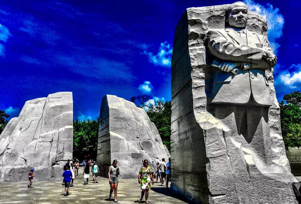 Hassle-Free Night Bus Tour of Iconic DC Landmarks with Expert Guide