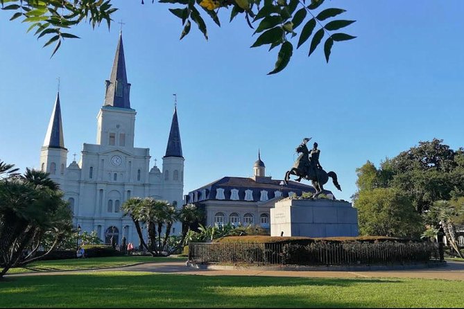 Explore New Orleans: Minibus Tour with Cemetery Visit