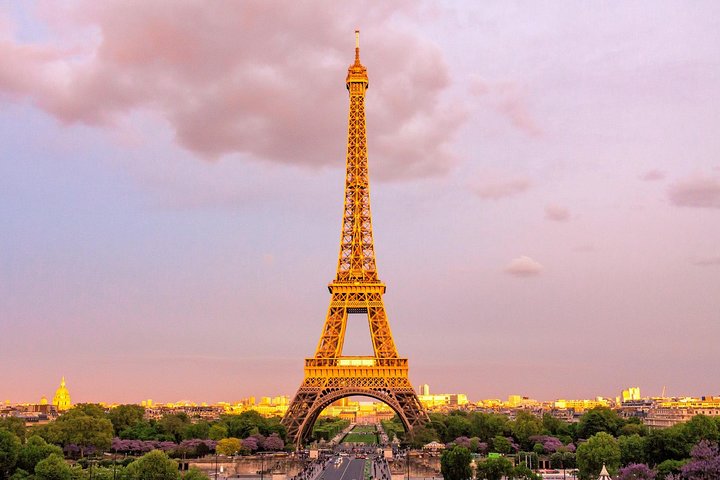 Eiffel Tower Tickets – Explore Paris’s Iconic Landmark