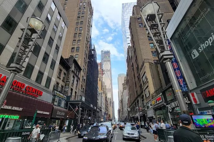 Shine Bright in NYC: Join the Diamond Walking Adventure Tour