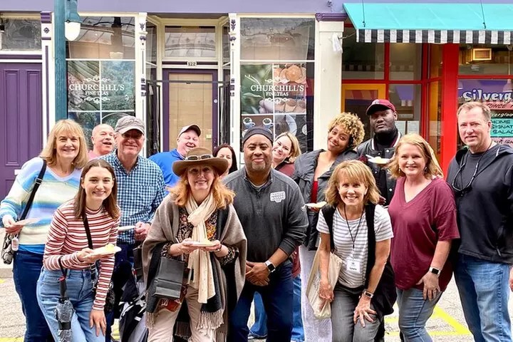 Discover Cincinnati by Streetcar: Food Tour & Findlay Market Experience