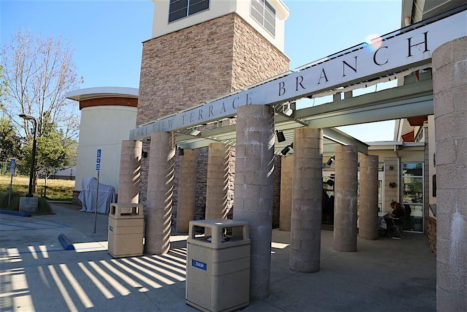 Free 2-Day Digital Skills Training Session at Lake View Terrace Branch Lib.