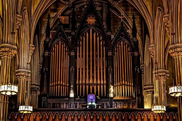 Explore NYC Catacombs by Candlelight – Guided Tour