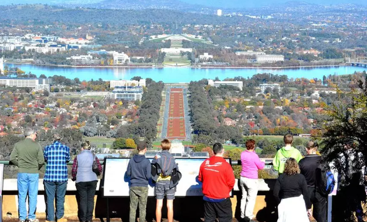 Canberra Highlights Full-Day Sightseeing Tour