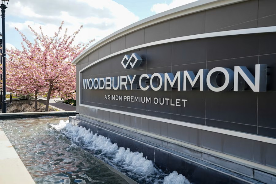 NYC Shopping Tour: Woodbury Commons Outlets