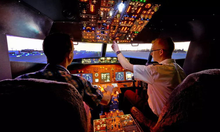 Pilot a 737: Virtual Reality Flight Simulator Experience — 30 or 60 Mins
