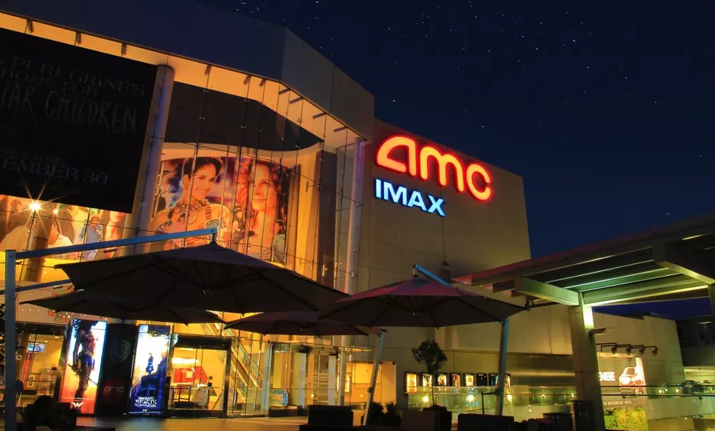 🎃 Ultimate Horror Nights: Slash Pass™, Yellow Tickets & Snack Combos (Up to 38% Off)