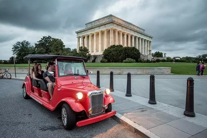 See DC Monuments Under the Moon: Electric Cart Night Tour