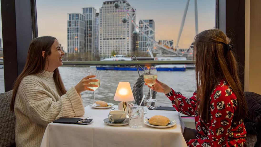 Thames River Dinner Cruise – Enjoy Jazz, Fine Dining & London Landmarks