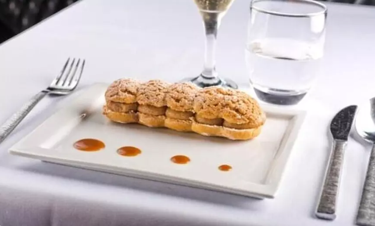 Dine & Discover: Private Eiffel Tower Tour with Seine River Cruise