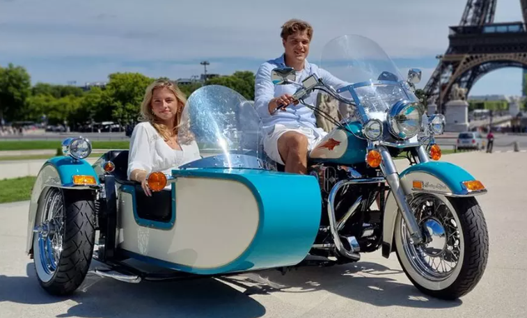 Ride in Style: Vintage Sidecar Tour of Paris with Champagne
