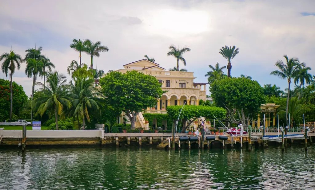 Cruise into Glamour: 90-Min Miami Celebrity Home Tour for 1 to 5