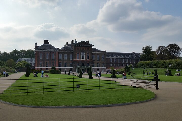 London Hyde Park & Kensington Gardens Walking Tour with Audio Guide