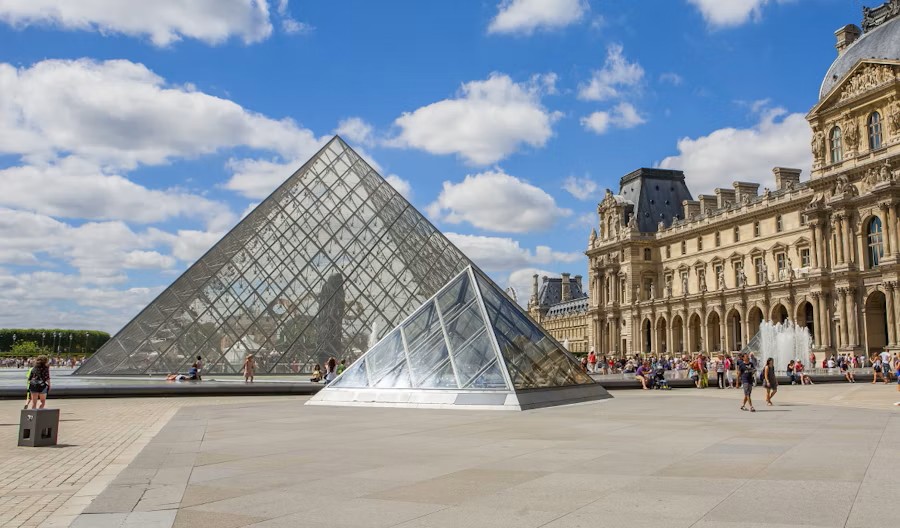 Guided Louvre Museum Tour – Discover Masterpieces & Art History