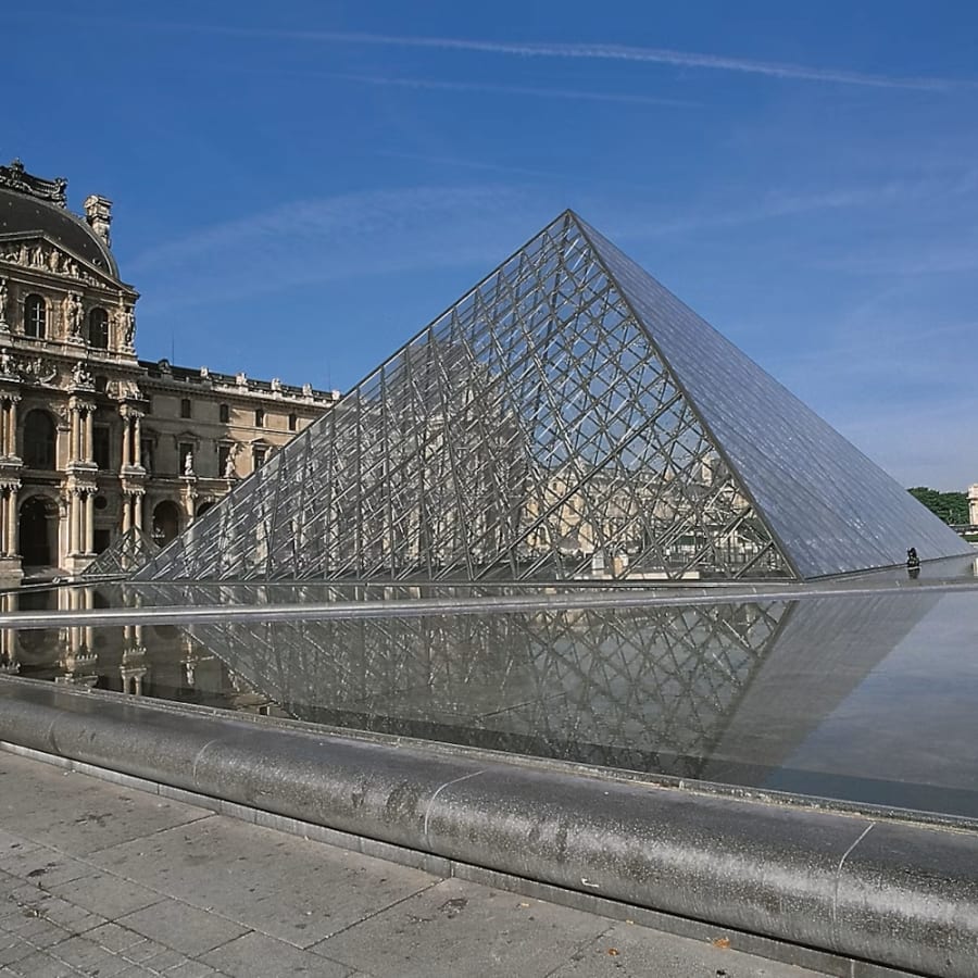 Louvre Museum Guided Tour – Explore Paris’s Iconic Art Museum