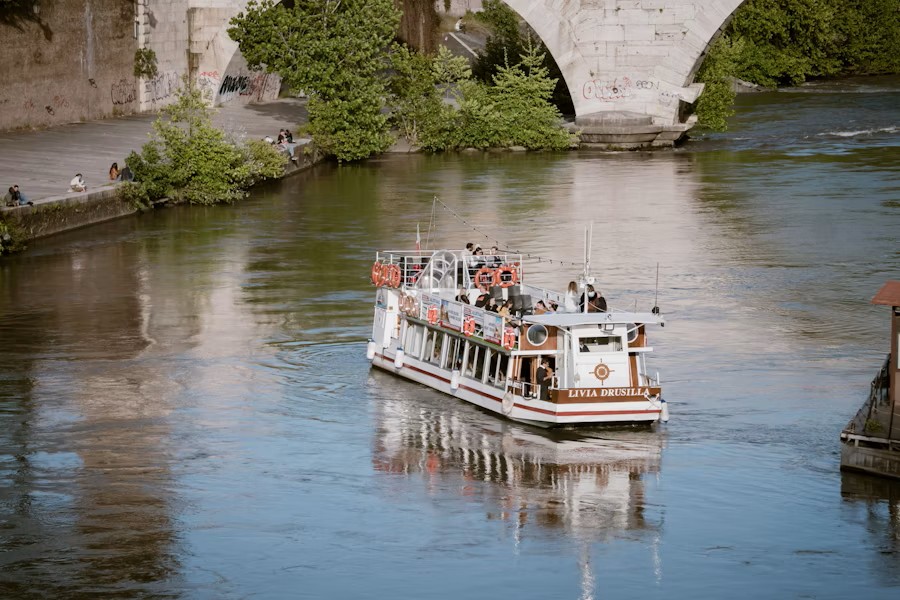 Sunset Aperitif Cruise on the Tiber – Romantic Evening in Rome