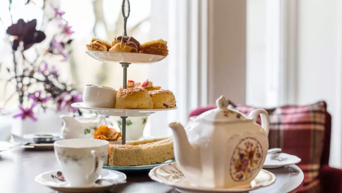 Aberdeen Hotel Afternoon Tea – Elegant Dining Experience with Drink Options