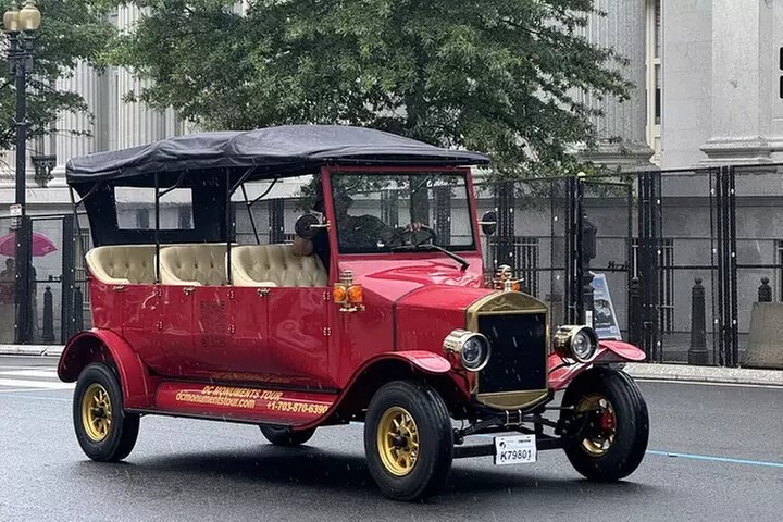 Cruise Through DC: Sightseeing Tour by Electric Cart or Vintage Car