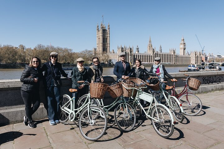 Explore London by Bike with Historic Pub Stops