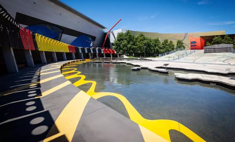 Explore Architecture: Daily 10am Building Tour