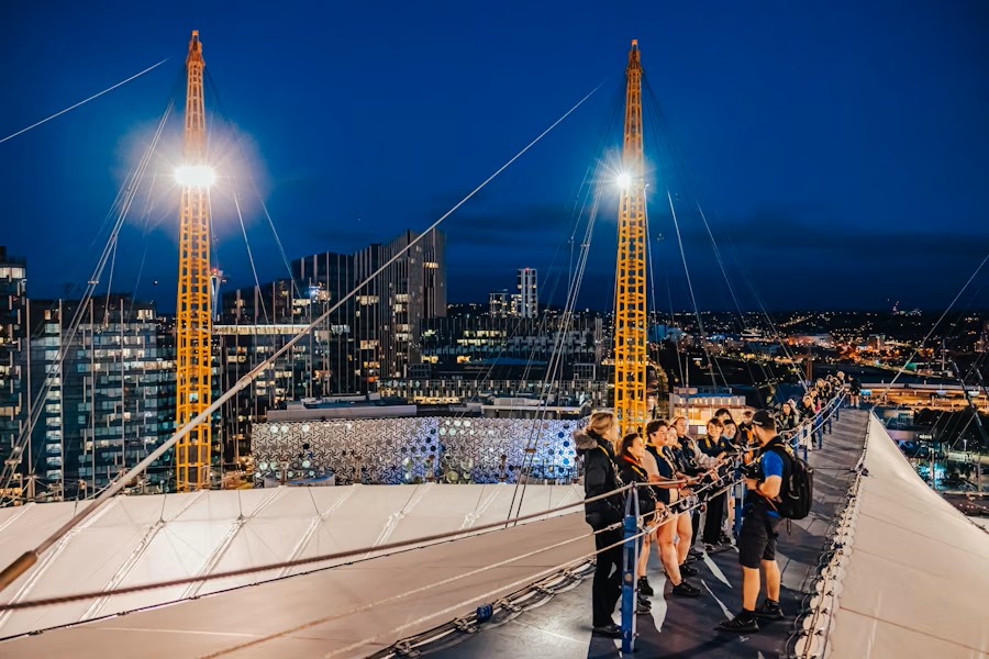 The Dare Skywalk Weekend Tickets – Thrilling London Roof Climb