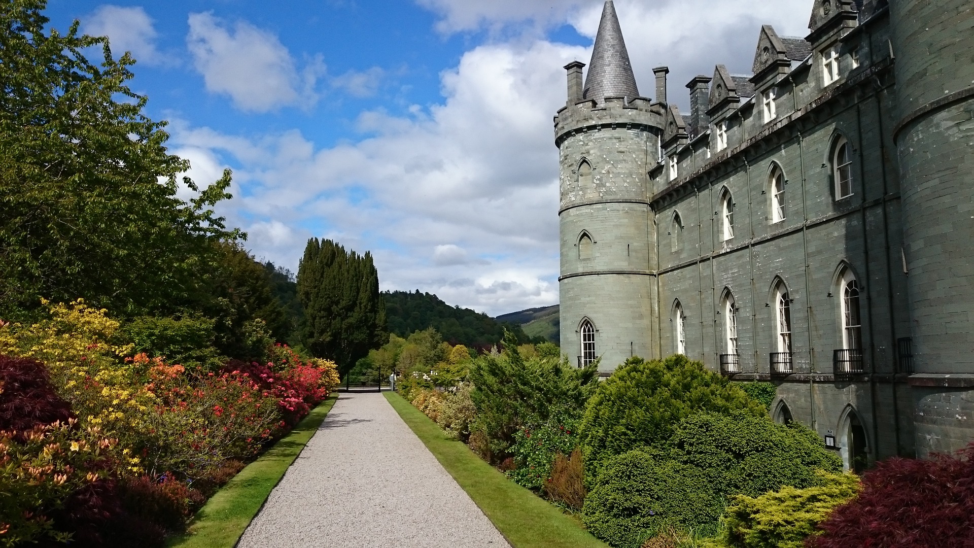Edinburgh to Highlands, Lochs & Castles Full-Day Adventure
