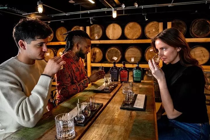 Sip, Savor & Explore: Craft Whiskey Tour and Tasting in NYC
