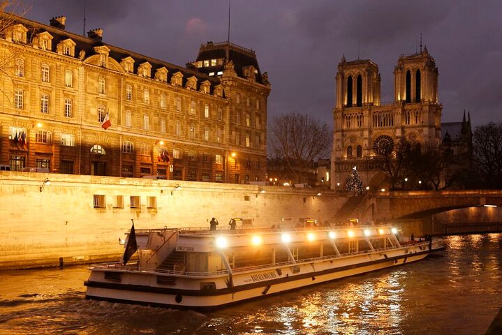 Paris Seine Cruise with Champagne – Scenic River Tour