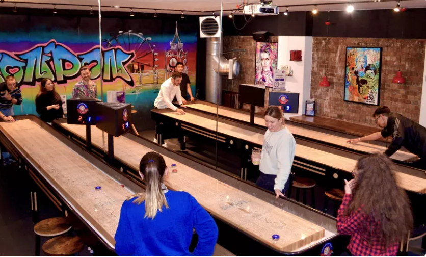 One Hour Shuffleboard + Pizza for 2–6 at Shuffleboard Bar London (Up to 42% Off)