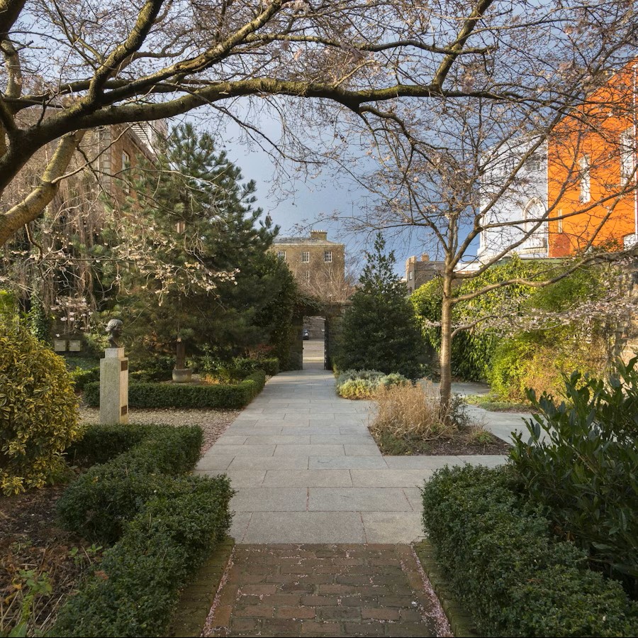 Dublin Guided Tour: Book of Kells & Dublin Castle