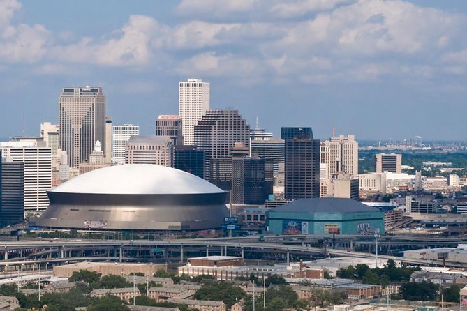 Explore New Orleans in Comfort: Minibus Tour