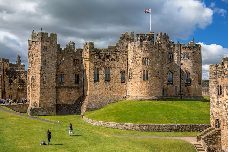 Alnwick Castle and Northumberland Coast Day Trip from Edinburgh