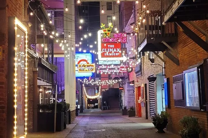 Seeking Spirits: Haunted Nighttime Pub Crawl in Nashville
