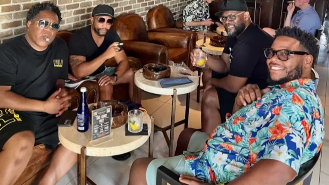 Sip, See & Learn: Guided Cigar City Tour with Lounge Visits in Tampa