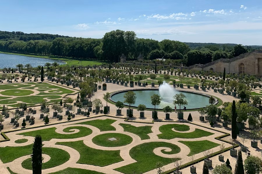 Versailles Day Trip from Paris – Palace & Gardens Tickets Included