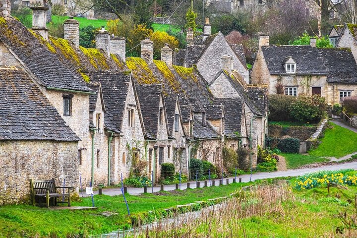 Scenic Cotswolds Small-Group Tour from London