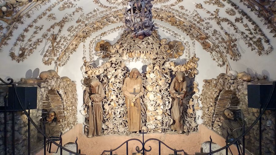 Visit to the Capuchin Crypt with Opera Concert Experience