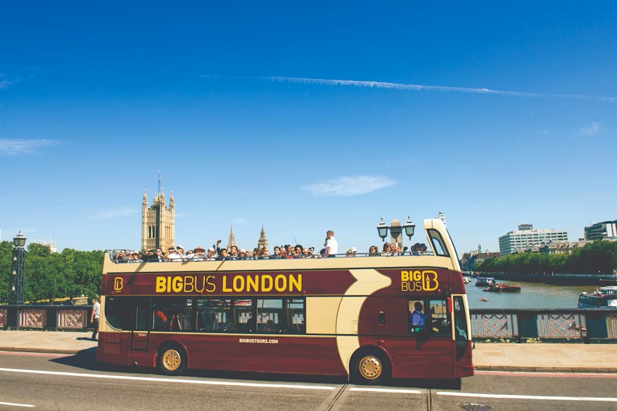 London Experience Bundle: Eye Entry, Big Bus Tour & River Cruise