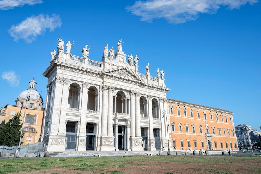 Ghost Walking Tour of Rome – Haunted Legends & Dark History