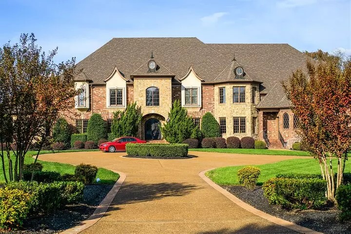 🌟 See 30+ Celebrity Homes: Nashville “Homes of the Stars” Narrated Bus Tour